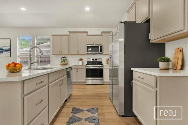 1685 Twin CV, Kyle, TX 78640