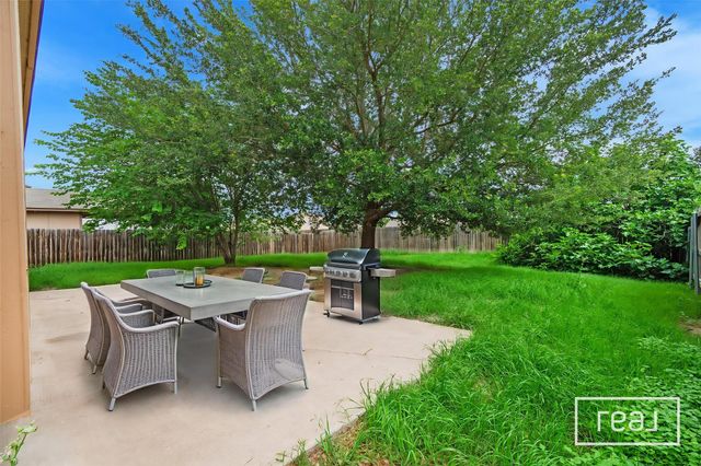 1685 Twin CV, Kyle, TX 78640