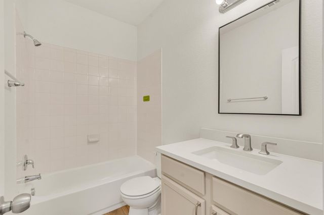 1685 Twin CV, Kyle, TX 78640