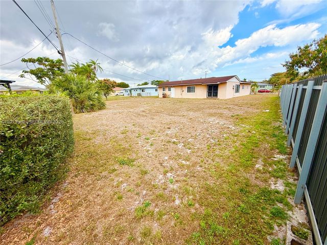 18440 NW 28th Pl, Miami Gardens, FL 33056