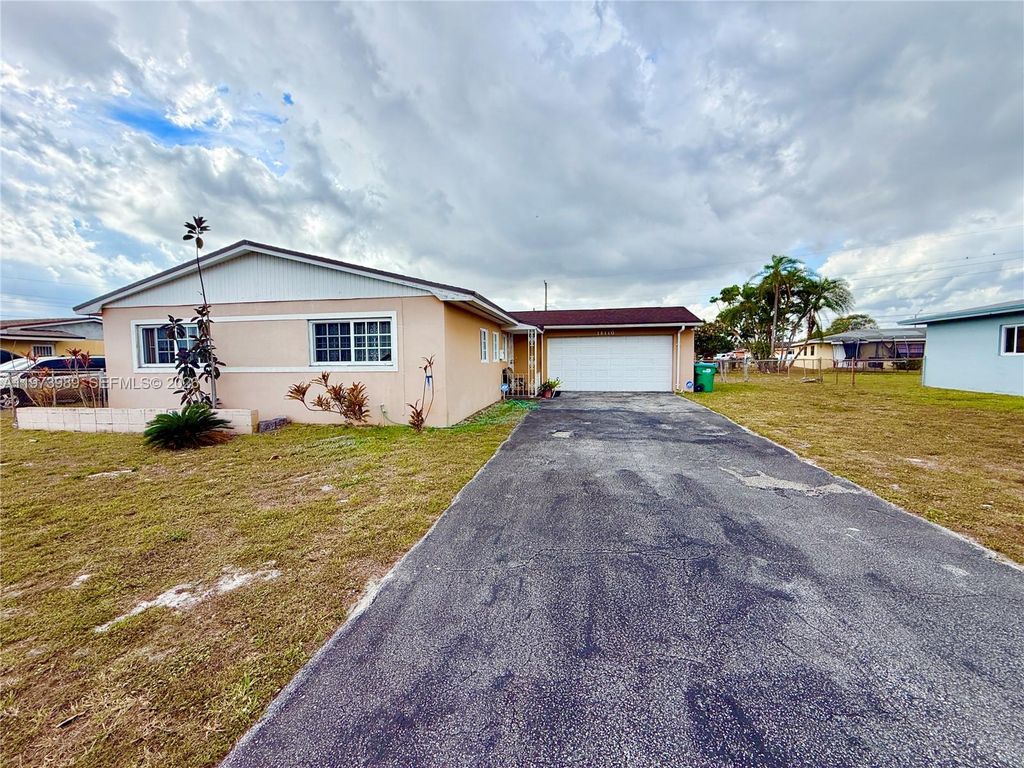 18440 NW 28th Pl, Miami Gardens, FL 33056