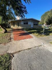 824 N Rainbow Drive, Hollywood, FL 33021