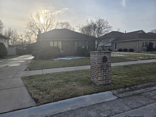 5457 W 108th Place, Oak Lawn, IL 60453