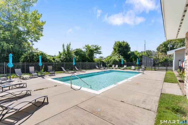 60 Maple Street 32, Branford, CT 06405