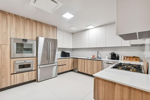 1020 SUNSET POINT ROAD 310, Clearwater, FL 33755