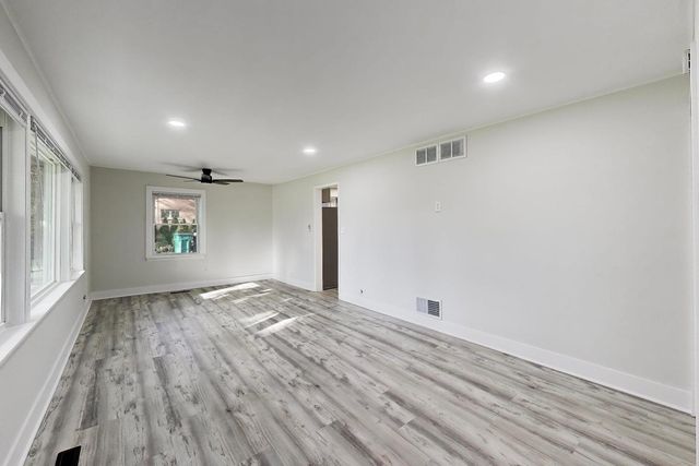 48 N Pleasant Road, Lake Zurich, IL 60047