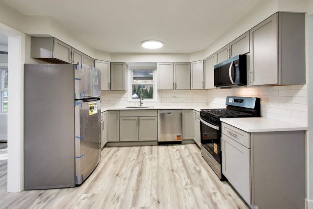 48 N Pleasant Road, Lake Zurich, IL 60047