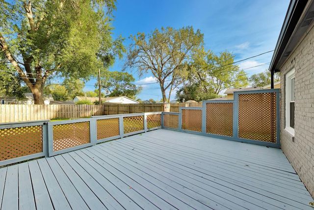 48 N Pleasant Road, Lake Zurich, IL 60047