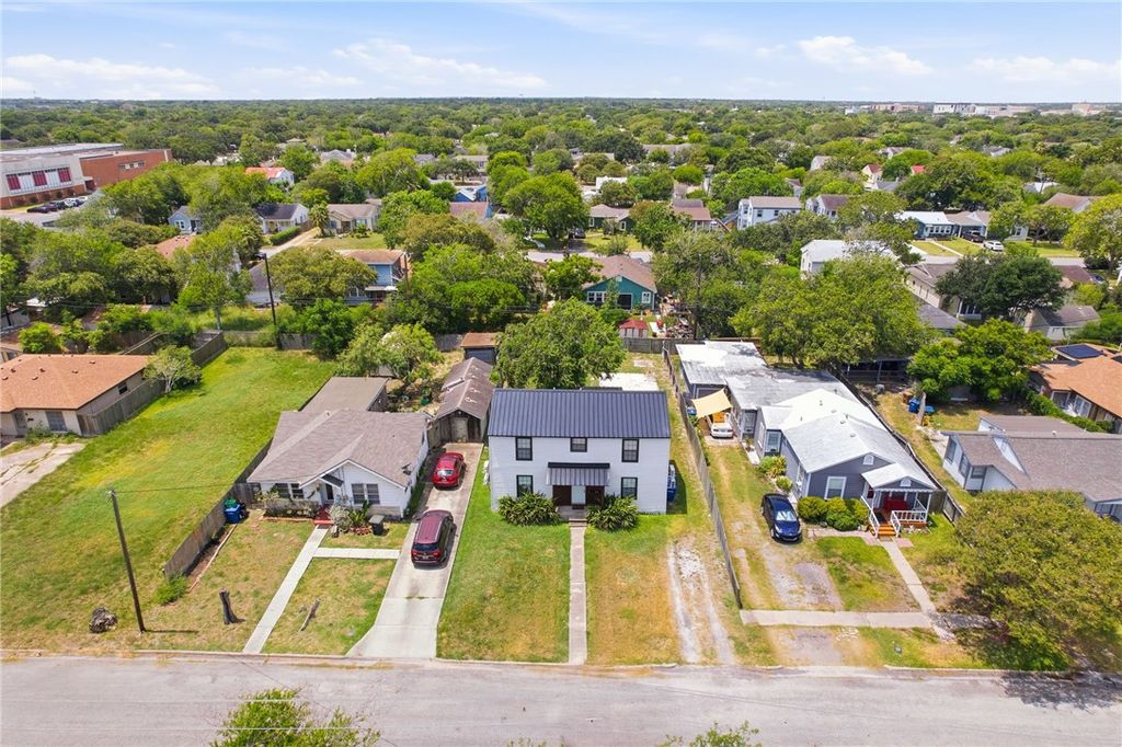 2833 Lawnview St, Corpus Christi, TX 78404 — photo 3