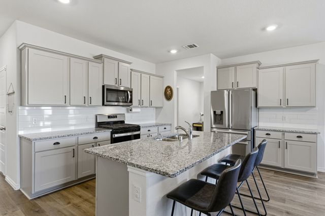 830 Creekview Lane, Lavon, TX 75166