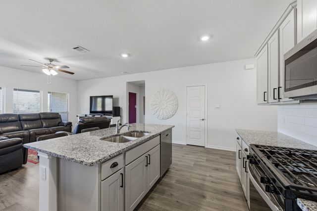 830 Creekview Lane, Lavon, TX 75166