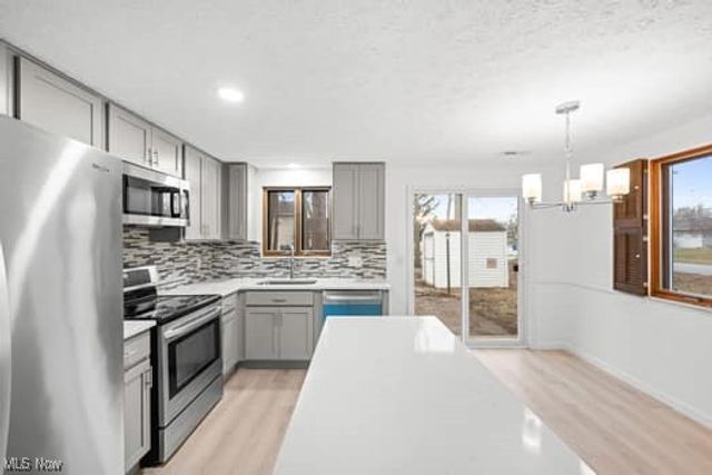 6006 Rosebelle Avenue, North Ridgeville, OH 44039