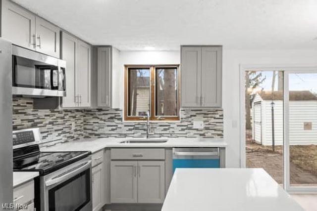 6006 Rosebelle Avenue, North Ridgeville, OH 44039