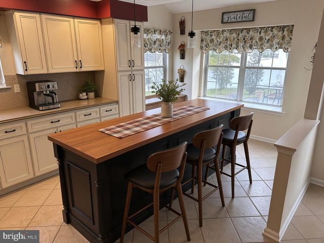 10 ATSION CT, Mt Laurel, NJ 08054