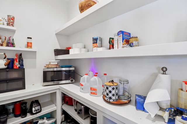 7740 Spring Creek Drive, Pleasant Hill, IA 50327