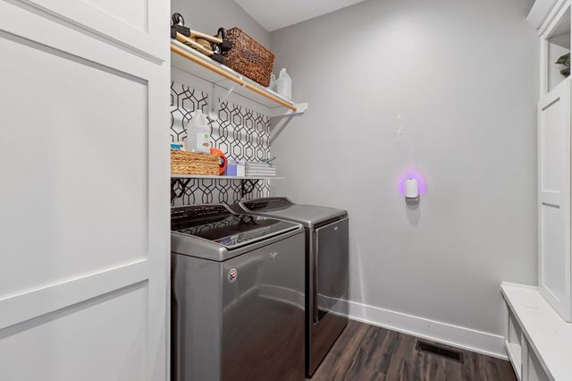 7740 Spring Creek Drive, Pleasant Hill, IA 50327