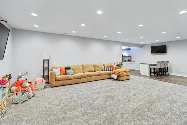 7740 Spring Creek Drive, Pleasant Hill, IA 50327