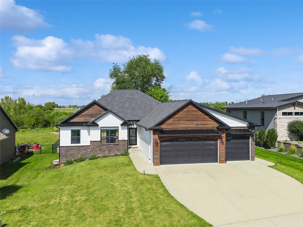 7740 Spring Creek Drive, Pleasant Hill, IA 50327
