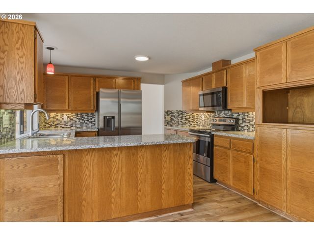 17635 Nw ASHLAND Dr, Portland, OR 97229