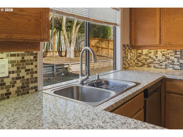 17635 Nw ASHLAND Dr, Portland, OR 97229