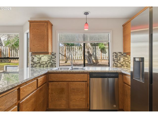 17635 Nw ASHLAND Dr, Portland, OR 97229