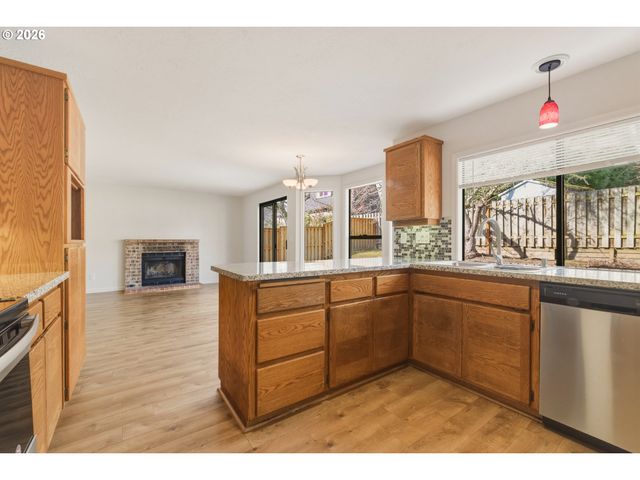 17635 Nw ASHLAND Dr, Portland, OR 97229