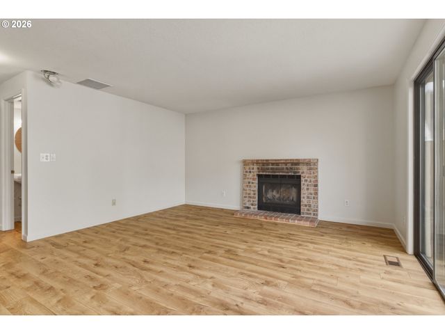 17635 Nw ASHLAND Dr, Portland, OR 97229