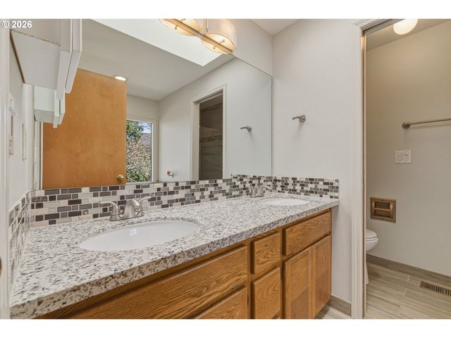 17635 Nw ASHLAND Dr, Portland, OR 97229