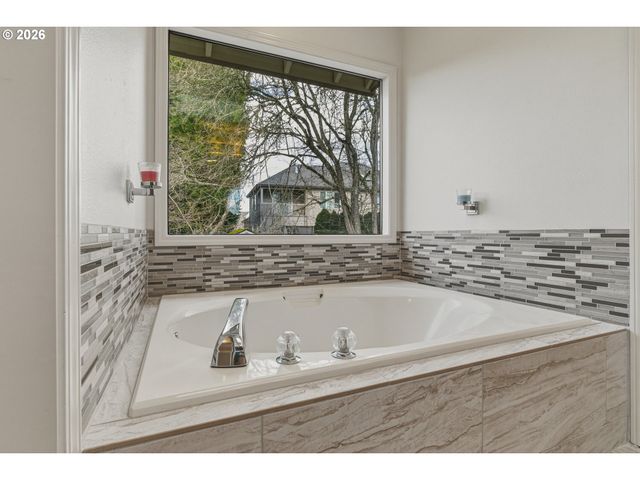 17635 Nw ASHLAND Dr, Portland, OR 97229