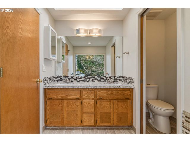 17635 Nw ASHLAND Dr, Portland, OR 97229