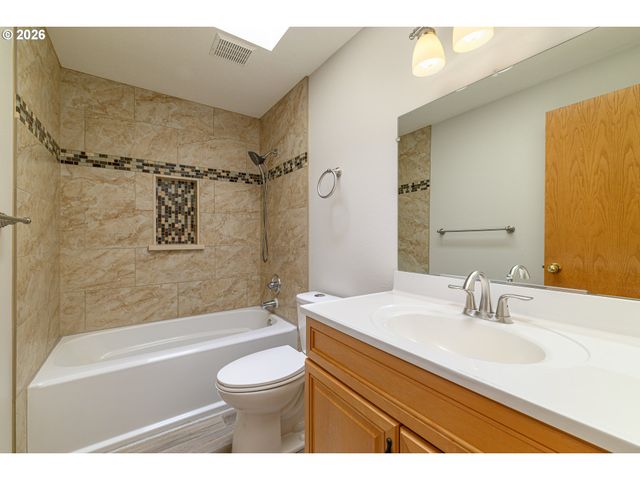 17635 Nw ASHLAND Dr, Portland, OR 97229