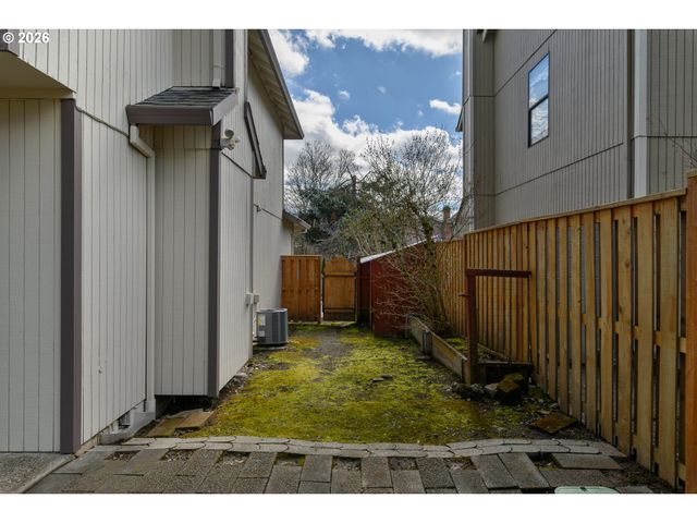 17635 Nw ASHLAND Dr, Portland, OR 97229