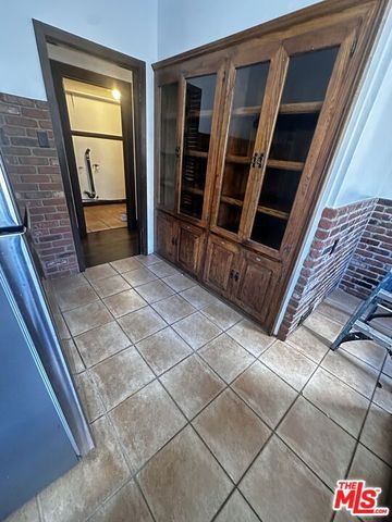 156 N Kenmore Avenue, Los Angeles, CA 90004