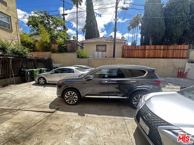 156 N Kenmore Avenue, Los Angeles, CA 90004