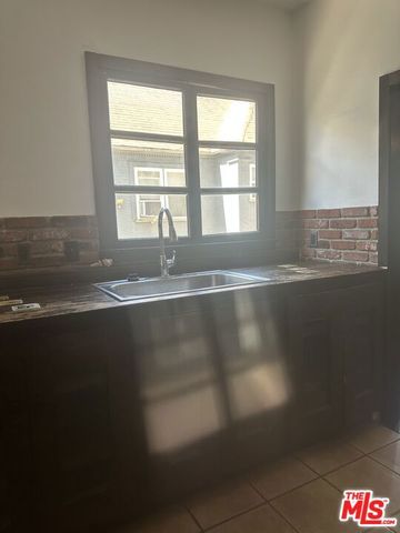 156 N Kenmore Avenue, Los Angeles, CA 90004