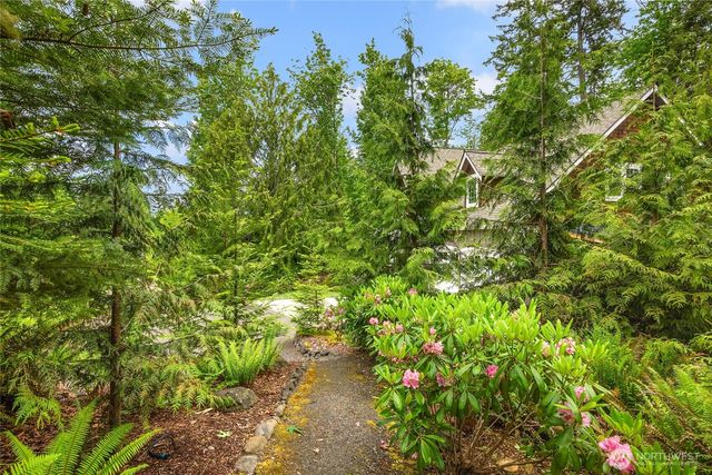 3029 Yankee Girl Circle NE, Bainbridge Island, WA 98110