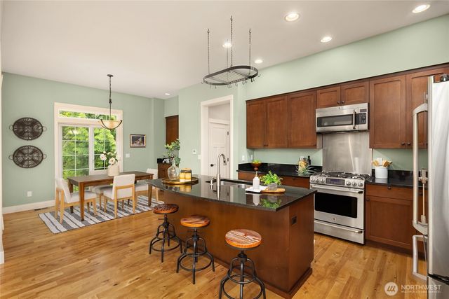 3029 Yankee Girl Circle NE, Bainbridge Island, WA 98110