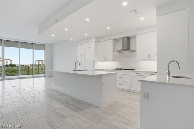 4810 Pelican Colony 404, Bonita Springs, FL 34134