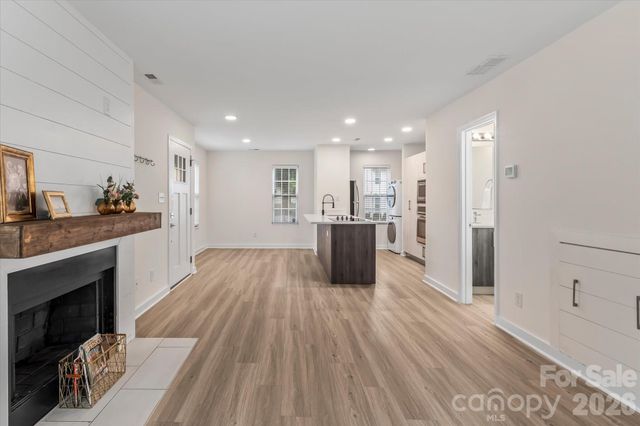 1525 Briar Creek Road B, Charlotte, NC 28205