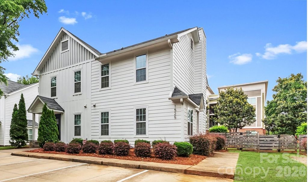 1525 Briar Creek Road B, Charlotte, NC 28205
