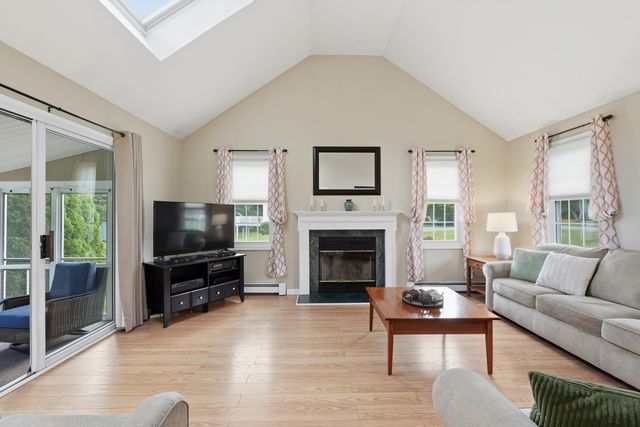 16 Cedar Hill Rd, Sutton, MA 01590
