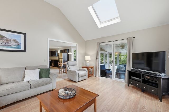 16 Cedar Hill Rd, Sutton, MA 01590