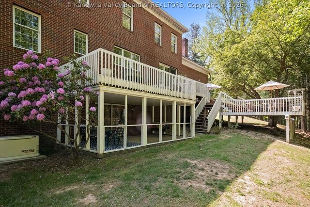 101 Whispering Woods Road, Charleston, WV 25304