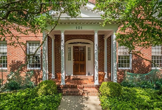 101 Whispering Woods Road, Charleston, WV 25304