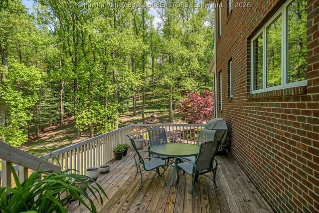 101 Whispering Woods Road, Charleston, WV 25304