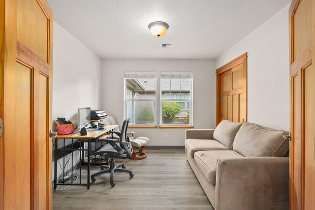 901 Schaefers Lane, Grants Pass, OR 97526