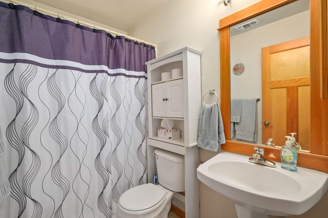 901 Schaefers Lane, Grants Pass, OR 97526