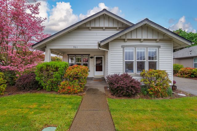 901 Schaefers Lane, Grants Pass, OR 97526