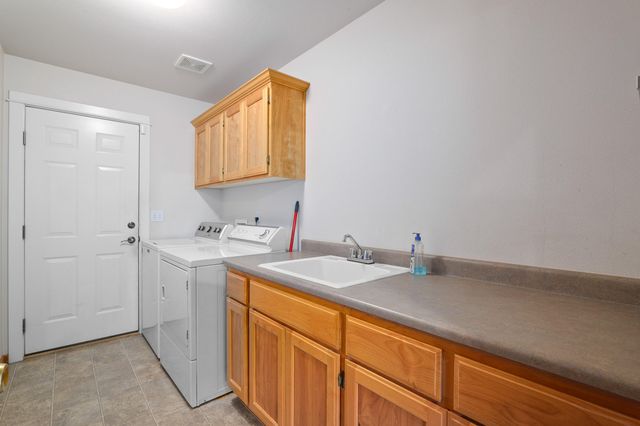 901 Schaefers Lane, Grants Pass, OR 97526