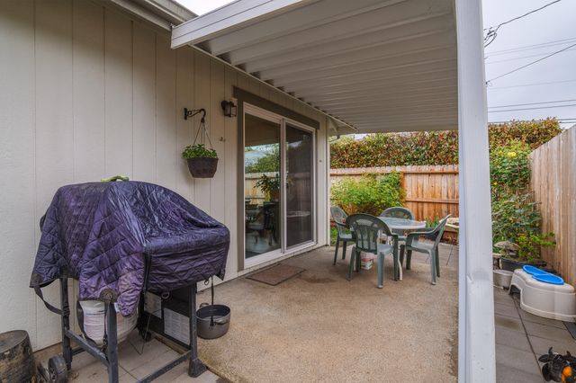 901 Schaefers Lane, Grants Pass, OR 97526